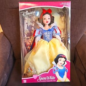 Snow White 16inch high Disney Princess Porcelain doll